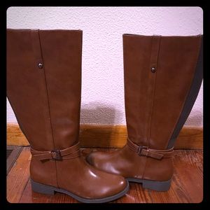 BOGO FREE! Brand new size 8 American Eagle boots